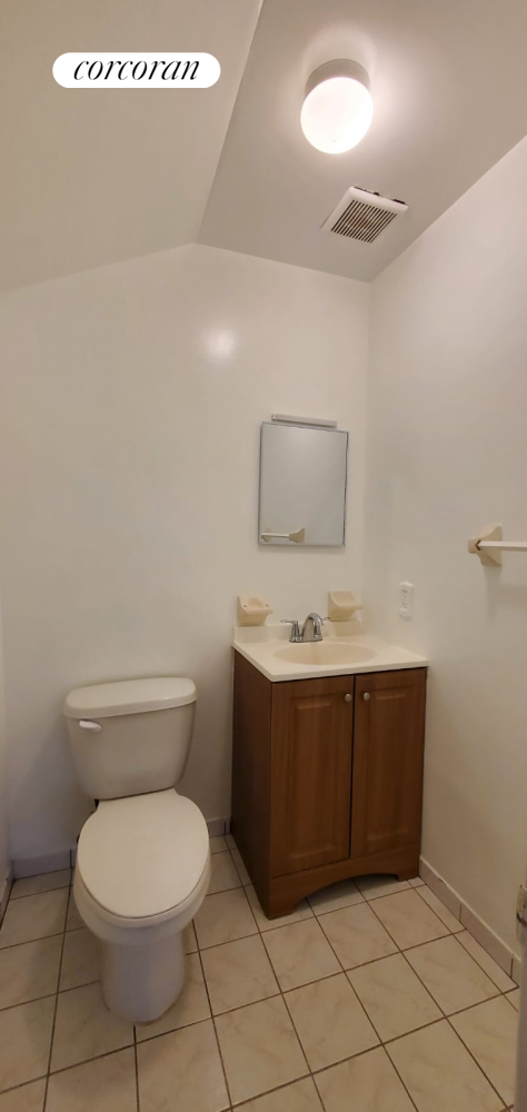 3 beds, 1 bath, $3,499, Unit B