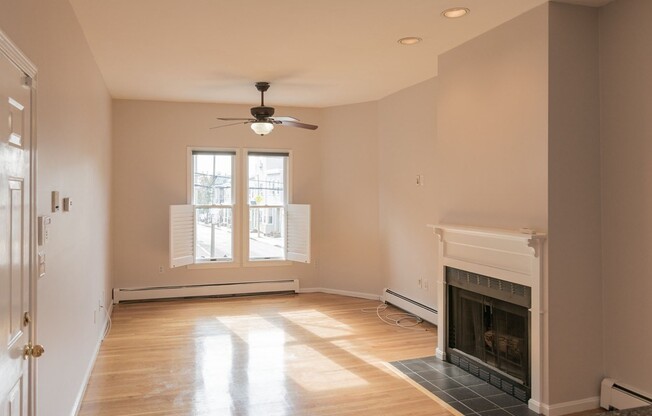 186 W 7 ST