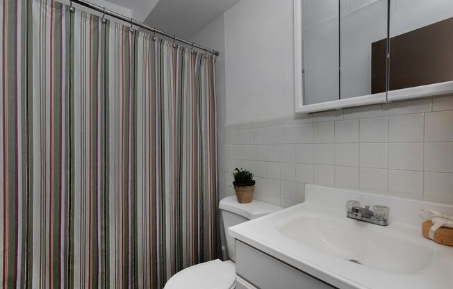 1 bed, 1 bath, 650 sqft, $600, Unit 3515 N Main Street Apt 2