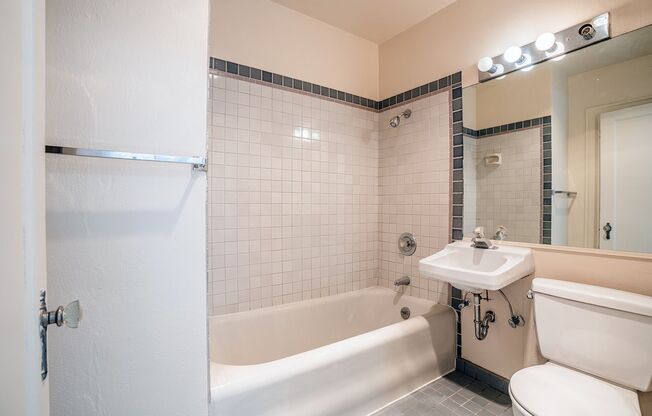 Studio, 1 bath, 430 sqft, $1,375, Unit 106
