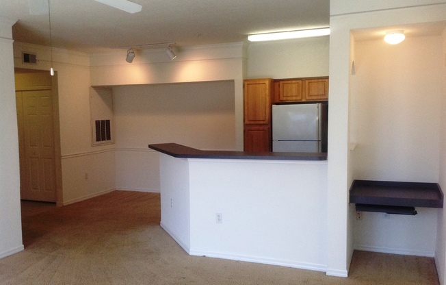 Hamptons At Metrowest - 2/2 Condo with balcony!!