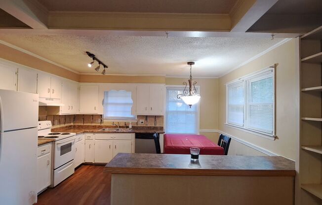 4 beds, 2 baths, $1,595