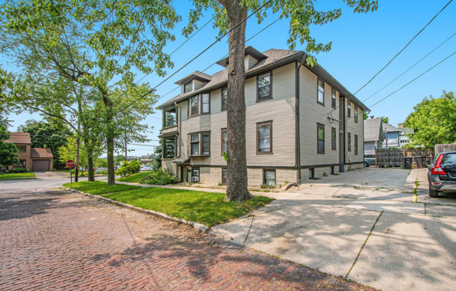 456 LAFAYETTE AVE SE