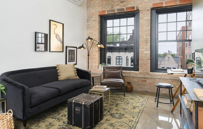 1518 W MONROE