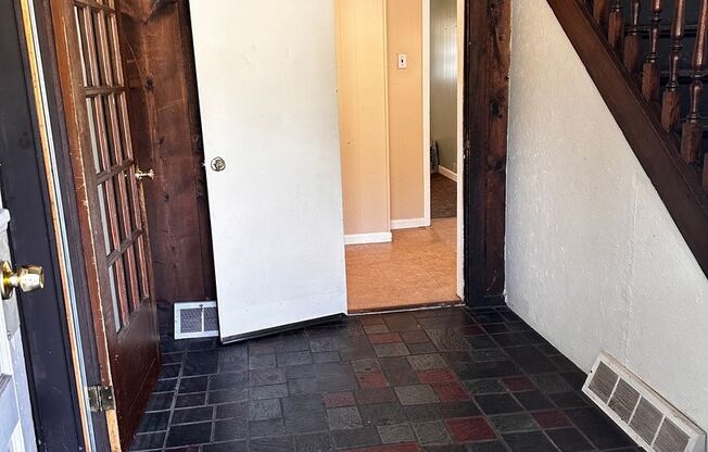 2 beds, 1 bath, $1,000