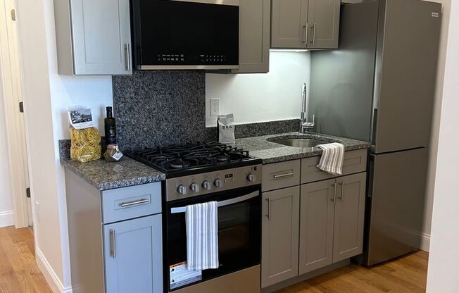 Studio, 1 bath, 400 sqft, $1,795, Unit 52-404