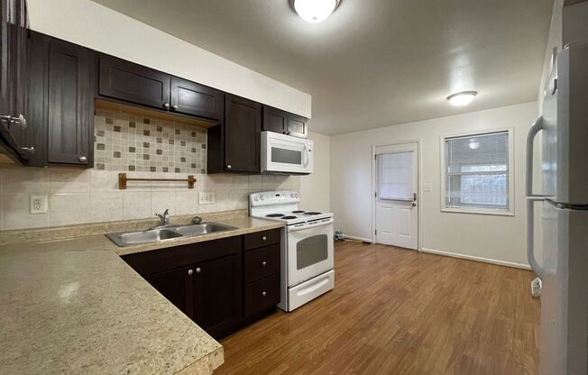 2 beds, 1 bath, $1,395, Unit 5852