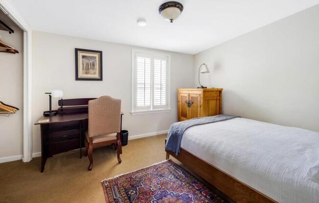 2 beds, 1 bath, 1,000 sqft, $5,250