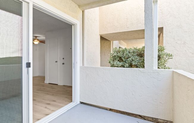 1 bed, 1 bath, 690 sqft, $1,995, Unit 075