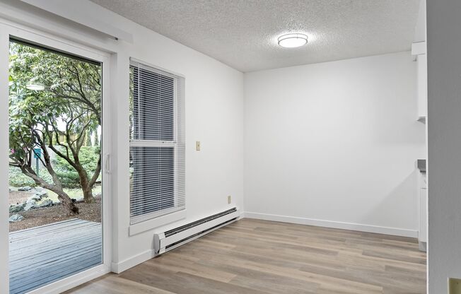 2 beds, 1 bath, 860 sqft, $1,750, Unit 23