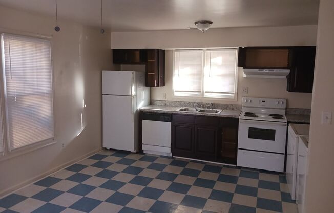 2 beds, 1 bath, $995, Unit #1