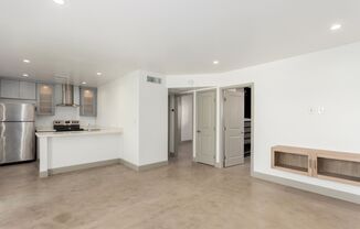 Beautiful 2-Bedroom Apartment with Private Yard & Washer/Dryer!