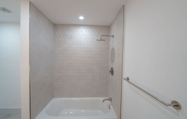 3 beds, 2 baths, 1,299 sqft, $3,600, Unit 525