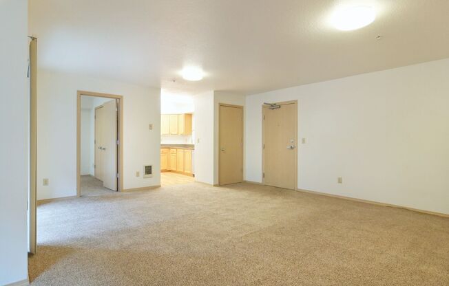 2 beds, 1 bath, $1,600, Unit 7