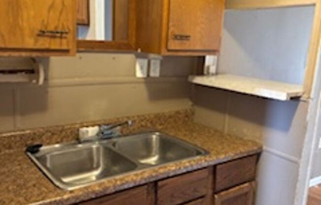 3 bedroom, 1 bathroom Triplex: Martinsville