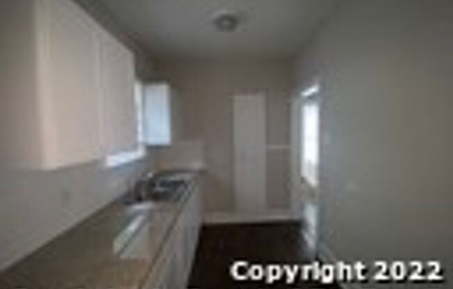 DOWNTOWN 1 BED/ 1BATH DUPLEX