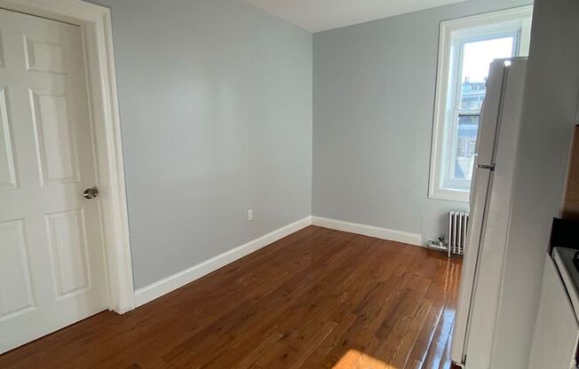 2 beds, 1 bath, $1,900