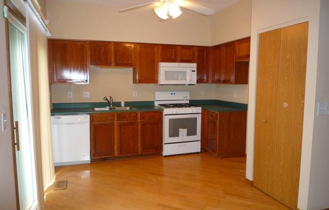 14039 S OAKDALE CIR