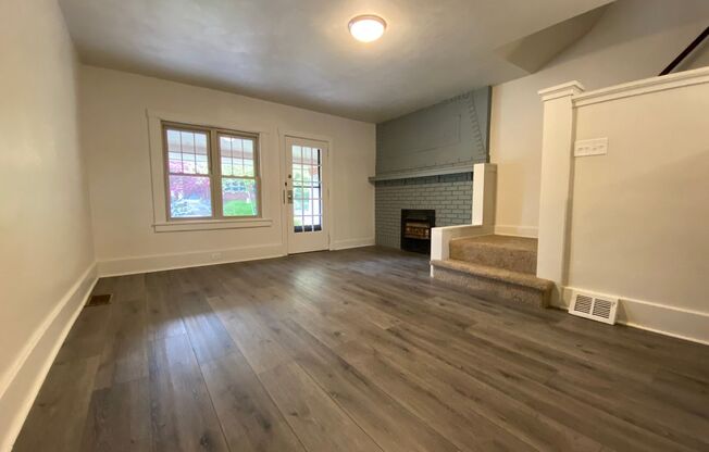 Charming Three Bedroom Townhouse in Squirrel Hill! Covered Front Porch + Back Yard! Call Today!