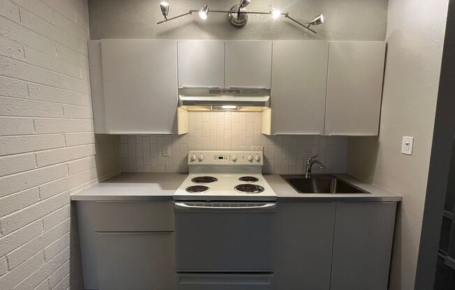 Studio, 1 bath, 400 sqft, $950, Unit 08