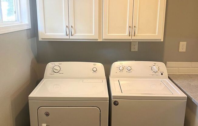 Bright, Updated 2BR Apartment in Prime SW Portland Location