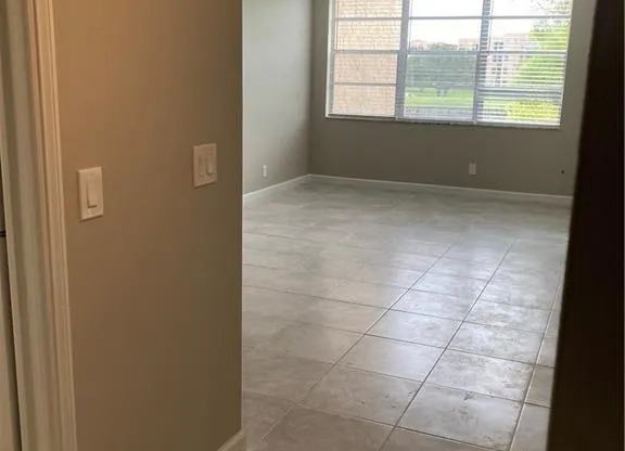 9441 Live Oak Pl