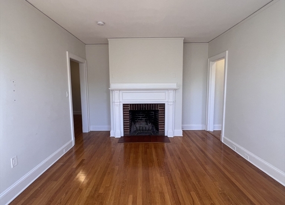 1 bed, 1 bath, 600 sqft, $2,800, Unit 42