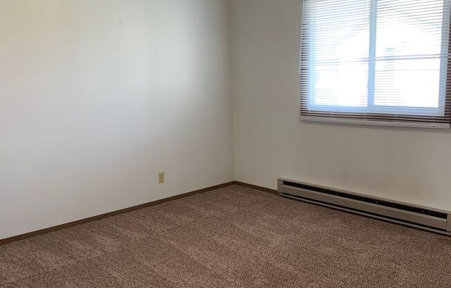 2 beds, 1 bath, $950, Unit Apt 1-C