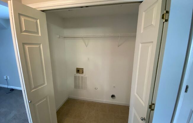 2 beds, 2 baths, 1,350 sqft, $1,525, Unit 26