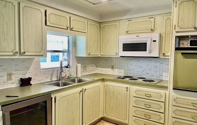 Near the beaches, Beautifully Furnished 2 Br, 2Ba, 55+ Community in Nokomis