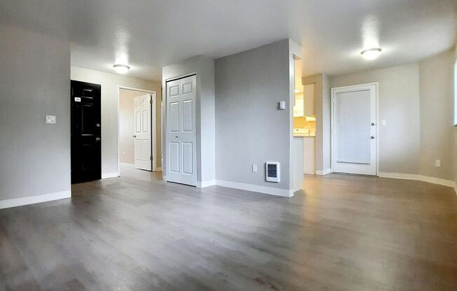 2 beds, 1 bath, 829 sqft, $1,750, Unit 411