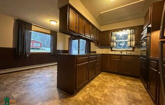 3 beds, 1.5 baths, $1,495, Unit 02