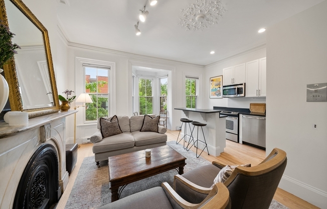 52 CLARENDON ST