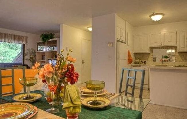 2 beds, 1 bath, 1,050 sqft, $2,350, Unit 60-6