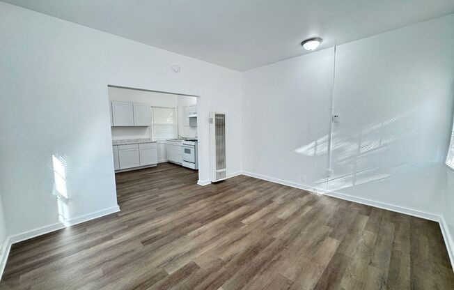 2 beds, 1 bath, $1,200, Unit 289 Second St