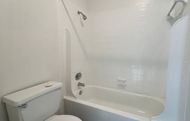 1 bed, 1 bath, 660 sqft, $1,040, Unit 209