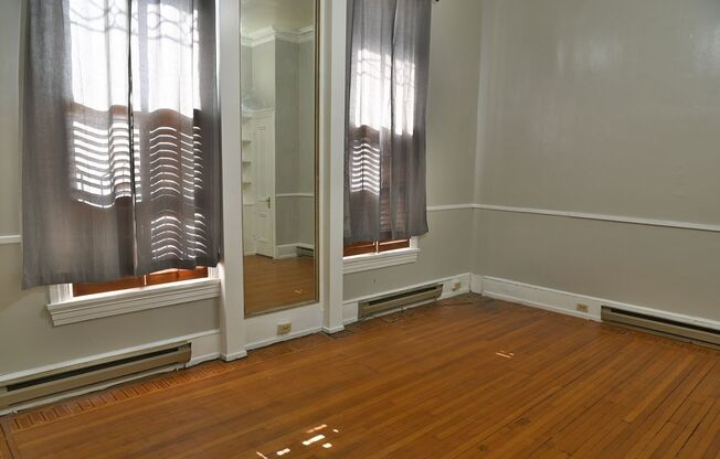 2 beds, 1 bath, $1,175, Unit 204 Forster