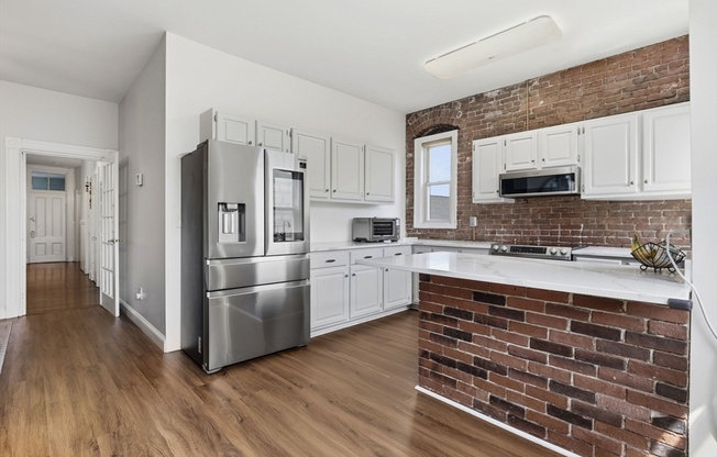 39 KENT ST
