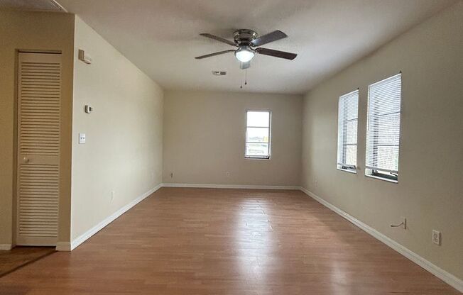 1/1 Apartment with Screen Lanai