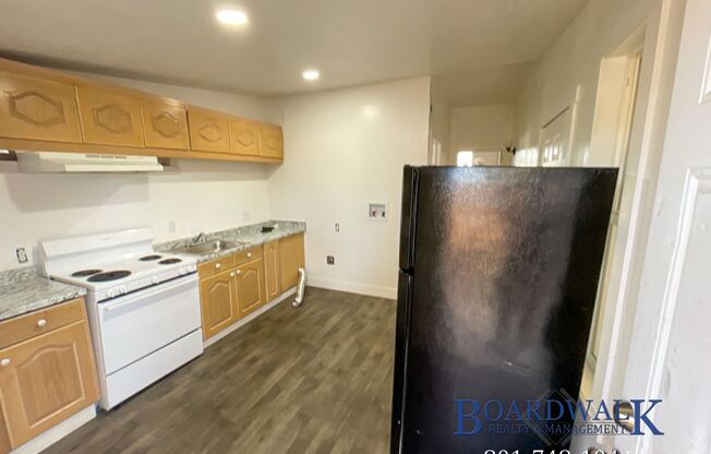 1 bed, 1 bath, 550 sqft, $999, Unit 374 W 1300 N-#2