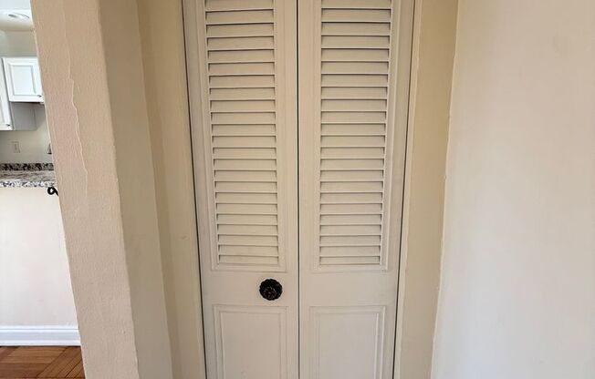 1 bed, 1 bath, 803 sqft, $2,450, Unit Royal York 1106