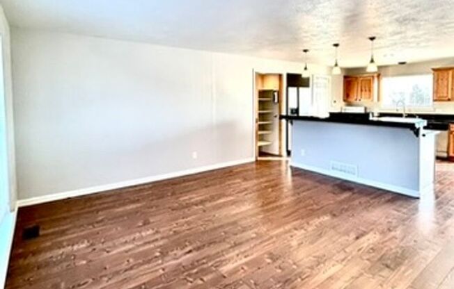 BEAUTIFUL UPDATED 3 BR/2 BA HOME IN AURORA HIGHLANDS
