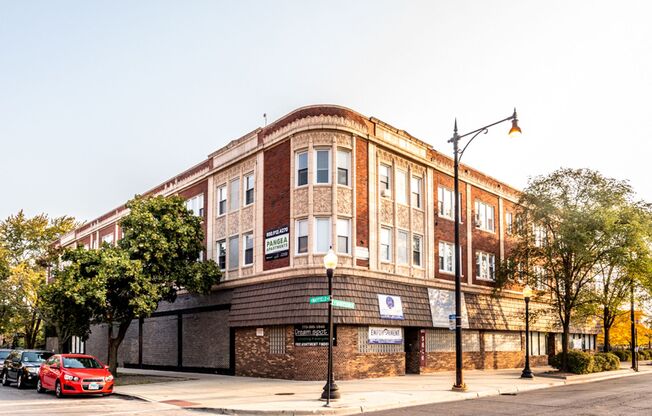 5836 W Madison