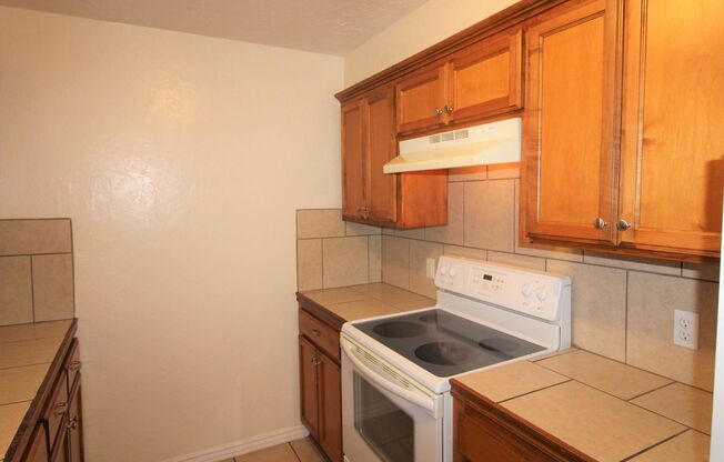 2 beds, 1 bath, 950 sqft, $895, Unit 118