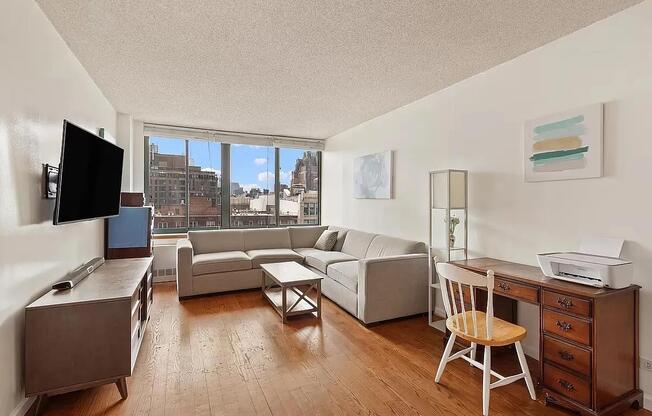 22 W 15 ST