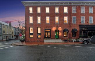Now Available! 2 Bed 1 Bath Downtown Fredericksburg Apartment