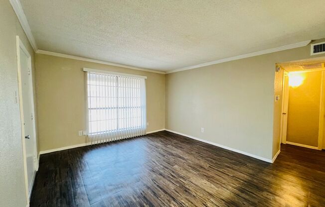 2 beds, 1 bath, 849 sqft, $1,300, Unit 1-250