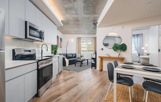 2 beds, 1 bath, $4,975, Unit 515