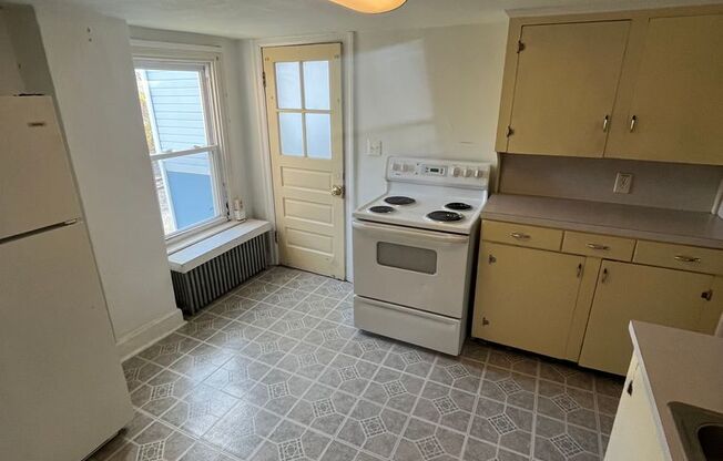 1 bed, 1 bath, $950, Unit 2