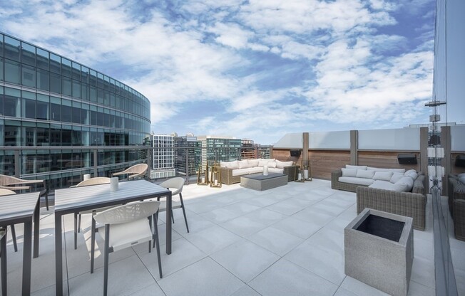 1 bed, 1 bath, 686 sqft, $5,600, Unit 1107
